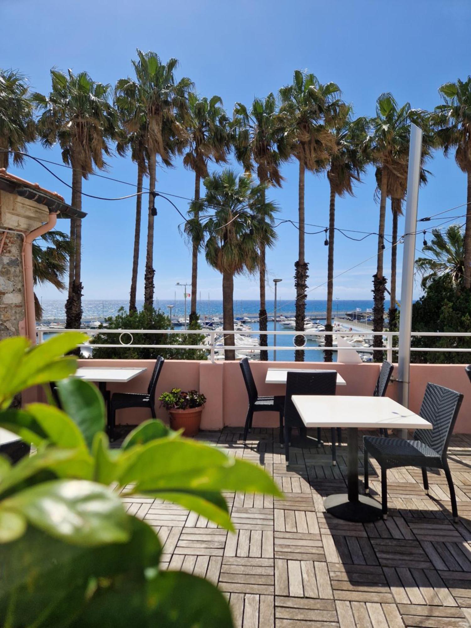 Vela Bianca H & R Hotel Diano Marina Exterior photo